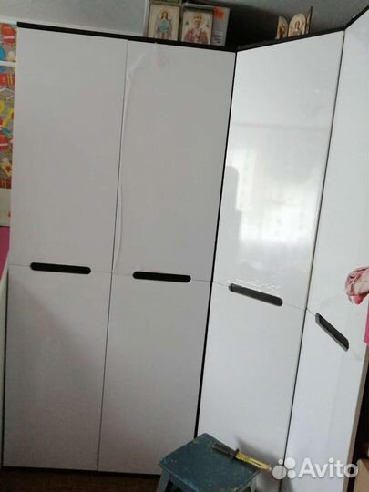 Продаются 2 угловых шкафа, пеналы, прямые шкафы