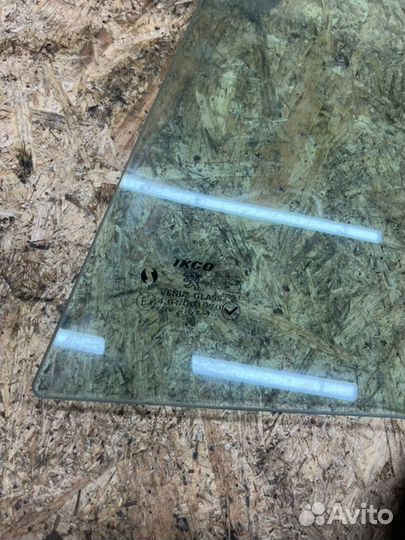 Стекло двери заднее левое Peugeot 206 седан 1.4