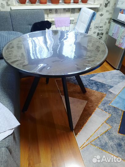 Продам кухонный стол бу круглый