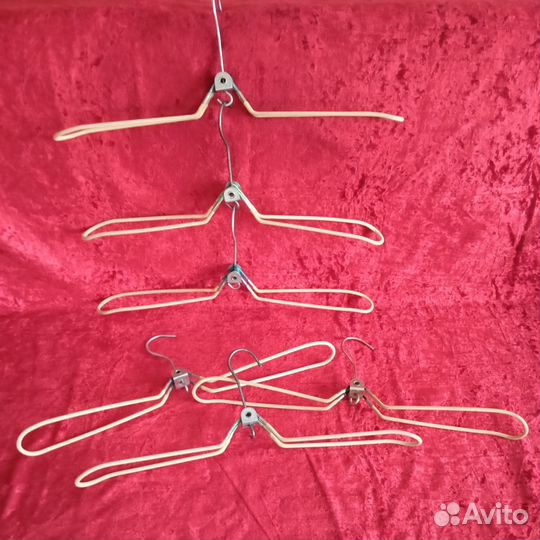 Вешалки для одежды