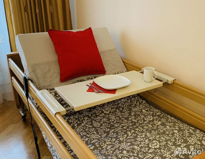 Столик накроватный для медицинской кровати