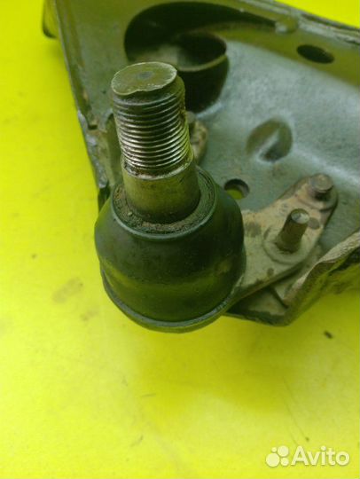 Рычаг подвески нижний передний правый Mazda Bongo