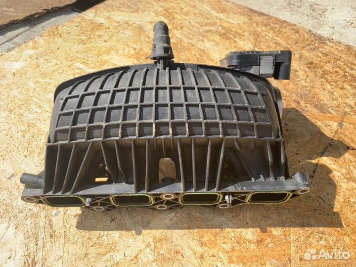 Коллектор впускной Volkswagen Jetta 5 1.4 CAV