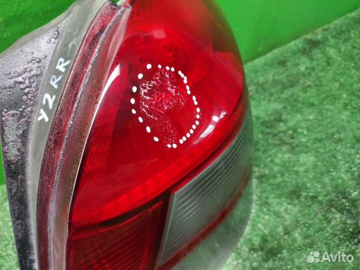 Фонарь задний наружный правый Toyota Yaris P90 20