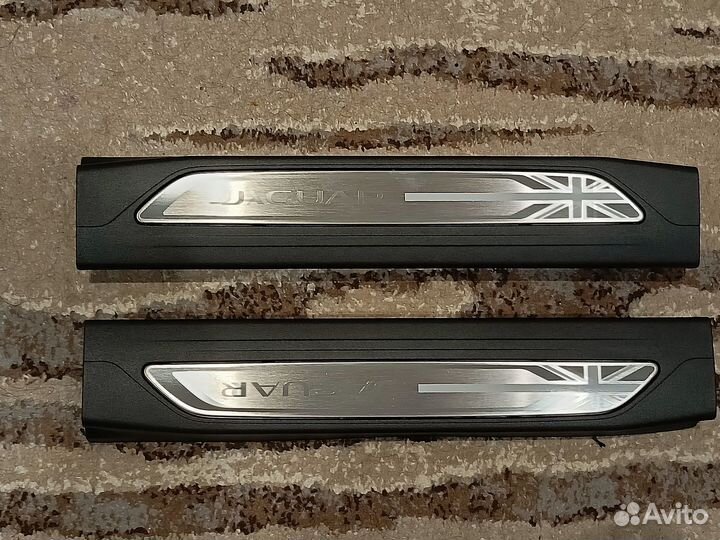 Новые накладки порогов передних Jaguar Xe
