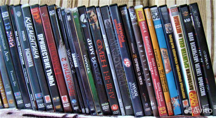 DVD-диски из домашней коллекции