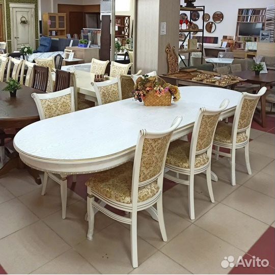 Стол и стулья из массива дерева