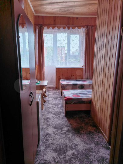 Комната 18 м² в 6-к., 2/2 эт.