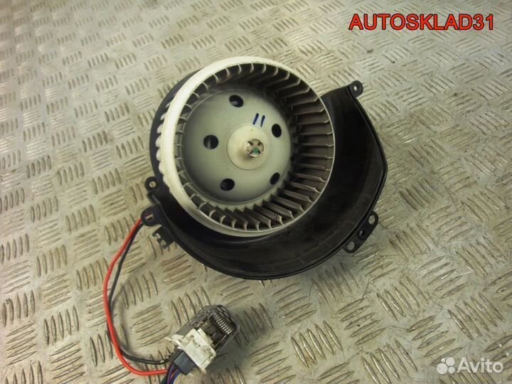 Моторчик печки Opel Astra H 1845099