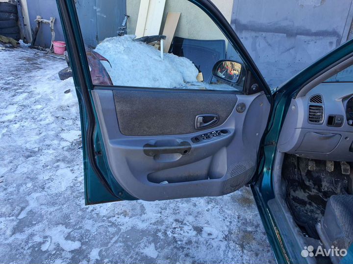 Карта обшивка двери Hyundai Accent 2008 г.в