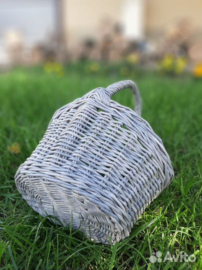 Корзина плетеная из бумажной лозы