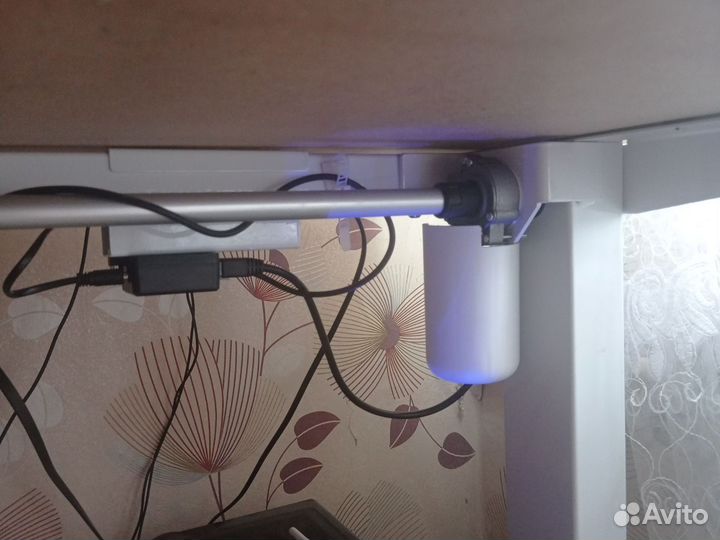 Компьютерный стол регулируемый по высоте