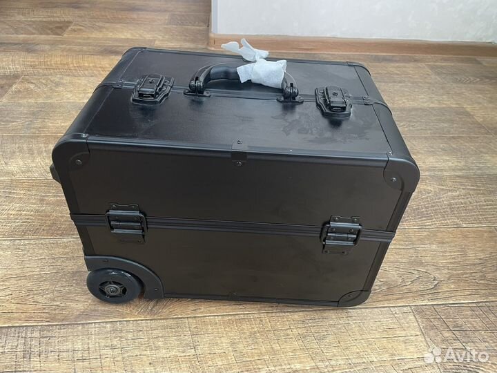 Чемодан для мастера маникюра