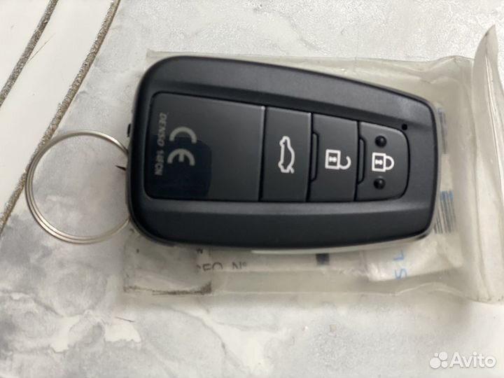 Пульт Ключ от Камри 70-75