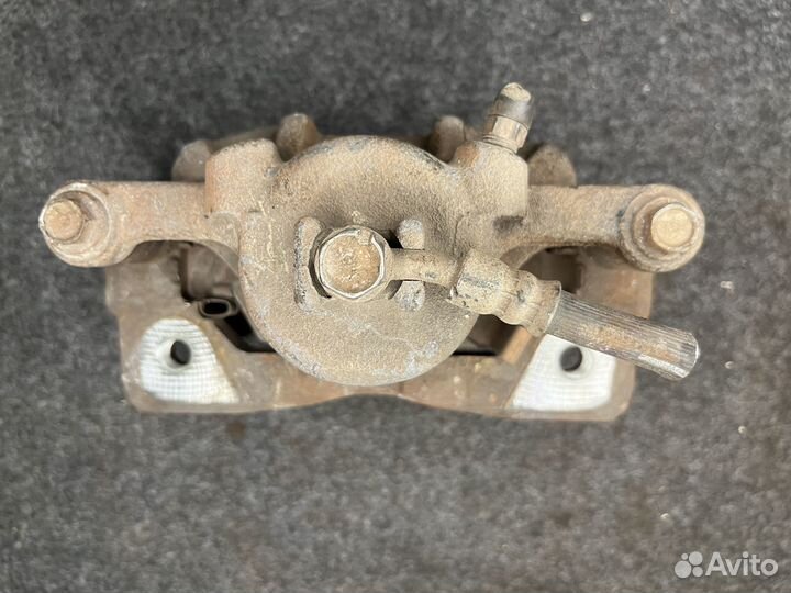 Суппорт тормозной передний правый honda freed