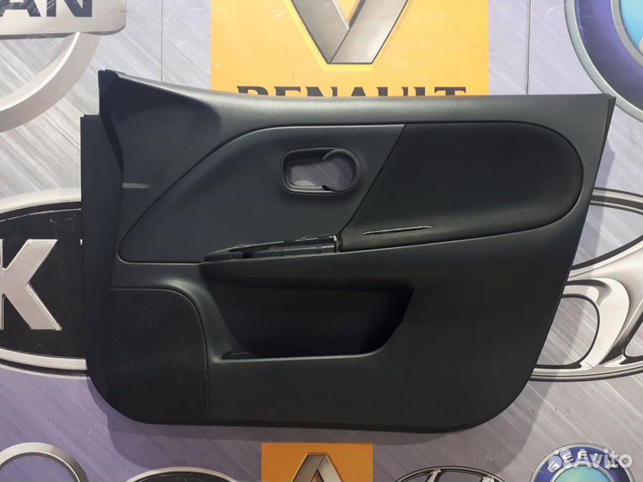 Обшивка Карта двери Nissan note E11 Прав