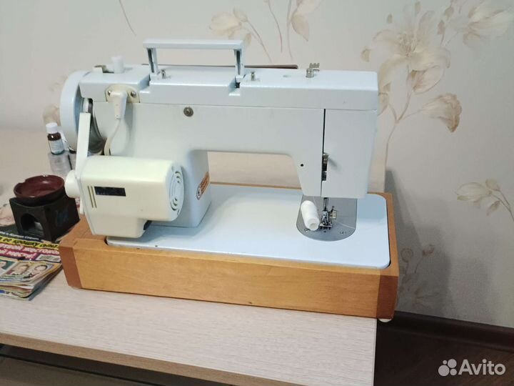 Швейная машина Чайка 144А