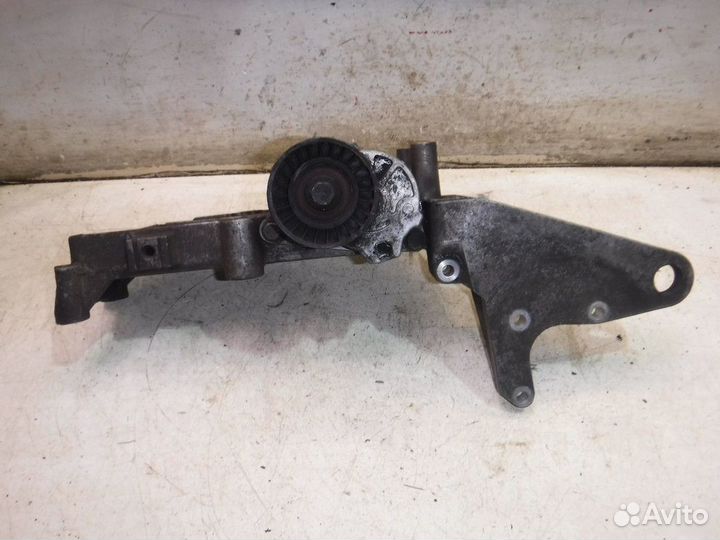Кронштейн генератора Volvo S40 V40