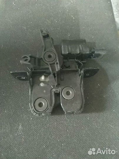 Замок крышки багажника Лада Granta