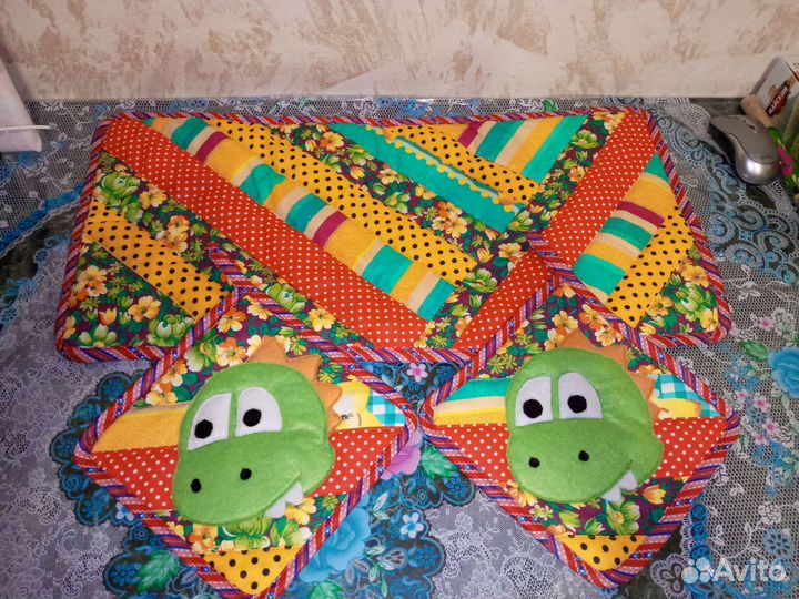 Кухонный набор (2 прихватки и салфетка на стол)