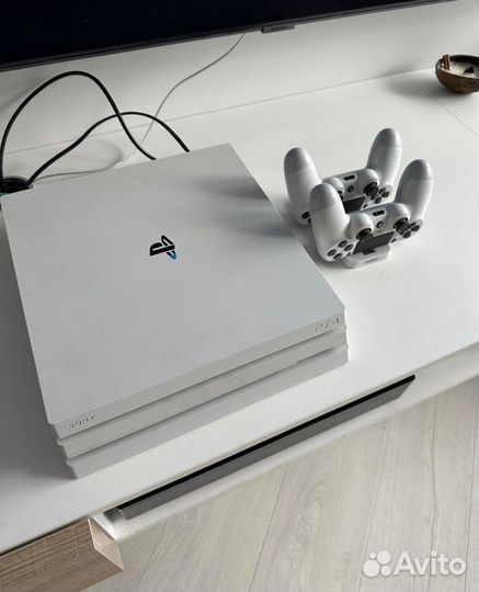 Sony ps4 pro белая 1тб, 450 игр, 2 джоя