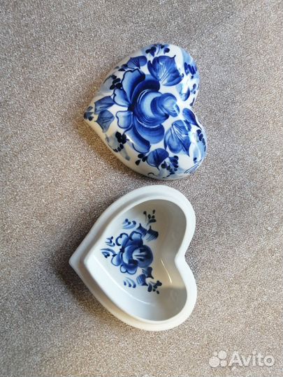 Фарфоровая шкатулка 