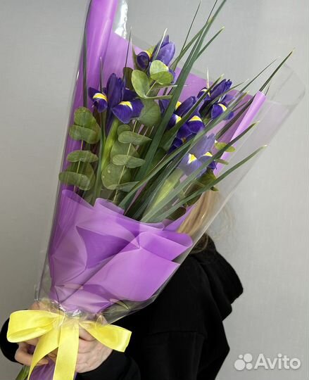 Цветы. Букет из весенних ирисов от