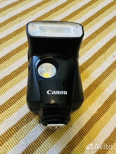 Вспышка камеры Canon SpeedLite 320 EX