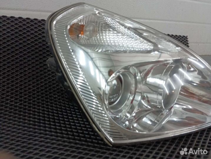 Фара правая Kia Carnival