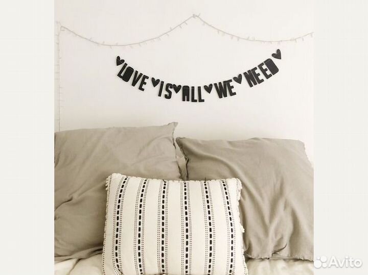 Гирлянда с надписью, черные буквы