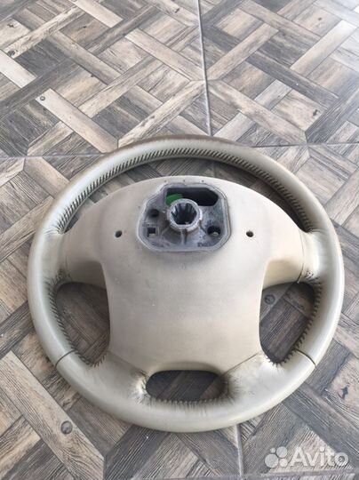 Бежевый руль Volvo XC70