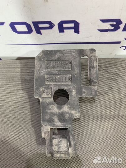 Наполнитель переднего бампера Opel Zafira B 2005