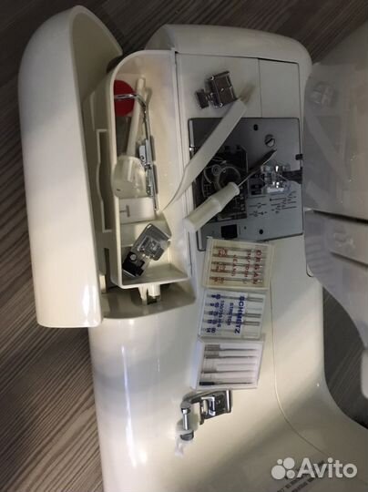 Швейная машина janome