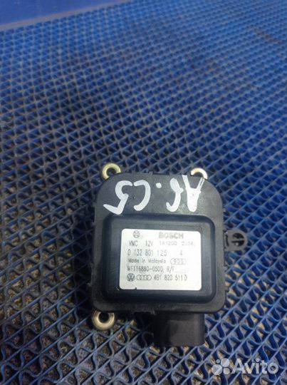 Моторчик заслонок отопителя Audi A6C5 седан 2000