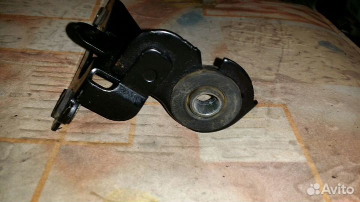 Кронштейн эгура Mazda3 BK Mazda5 CR