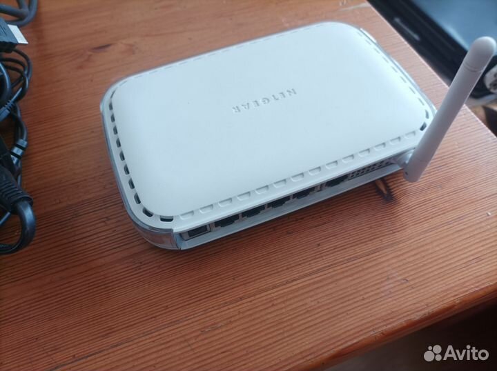 Коробка с разными проводами и техникой