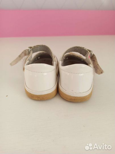 Детские носки, царапки и сандалии