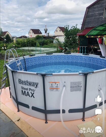 Бассейн с лестницей