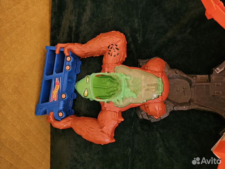 Автотрек hot wheels атака бешеной гориллы