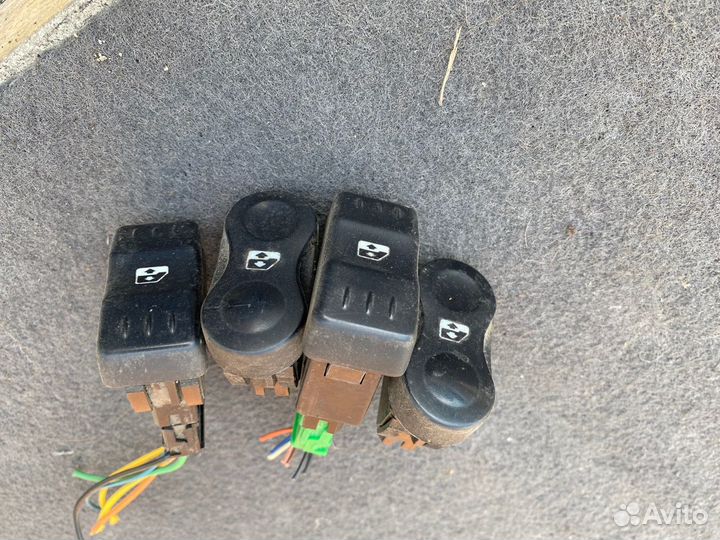 Рено Логан кнопки стеклоподъемника