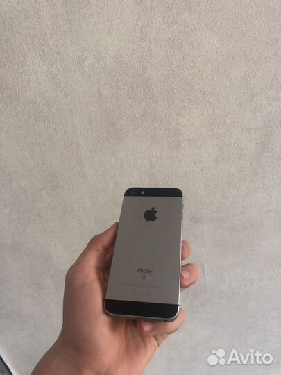iPhone SE, 32 ГБ