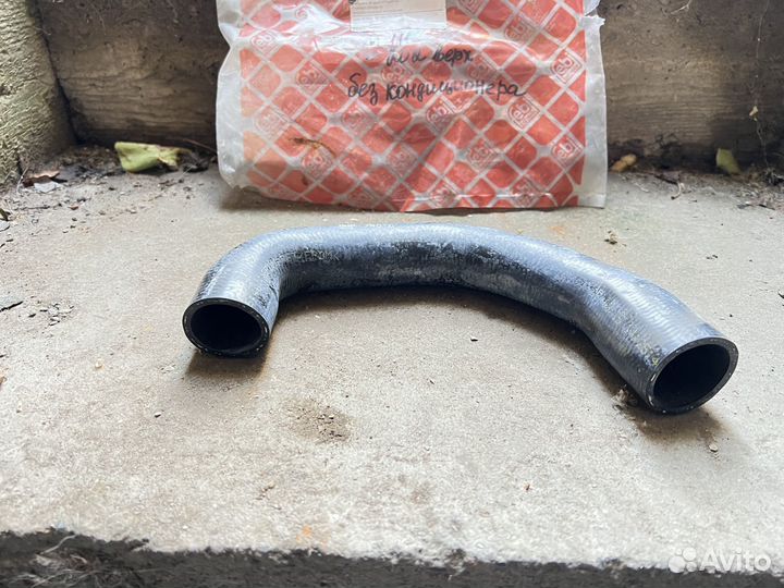 Патрубок радиатора Mercedes W202 М111