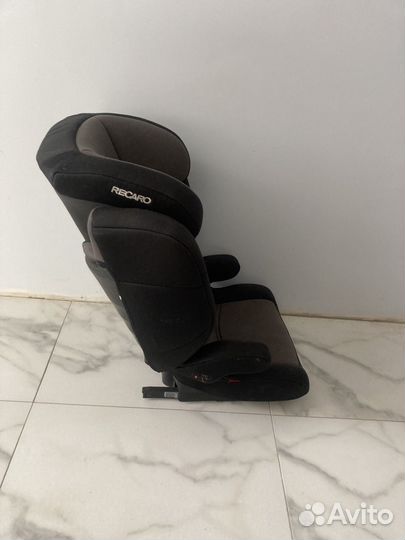 Автомобильное детское кресло recaro