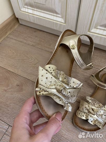 Продам кожаные босоножки 35 размера