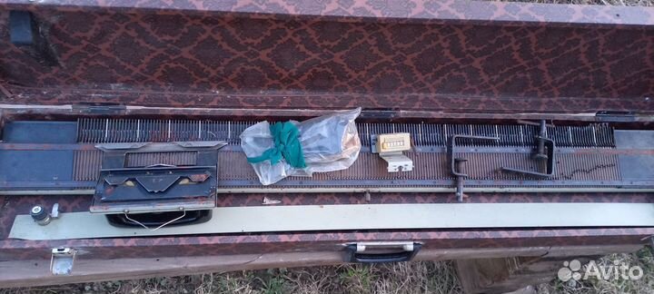 Вязальная машина Нева-2 в футляре