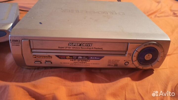 DVD плеер и видеомагнитофон + DVD диски и VHS