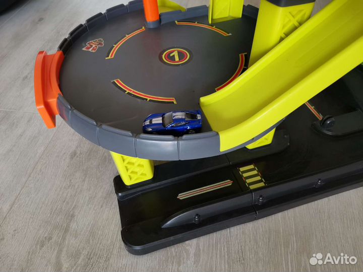 Парковка Большой гараж сервисных станций ELC