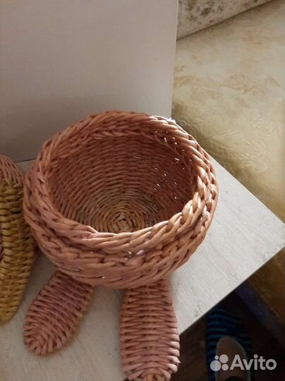 Зайка из газетных трубочек