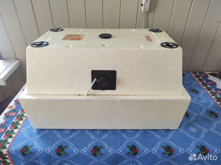 Инкубатор Золушка 28 яиц 220В