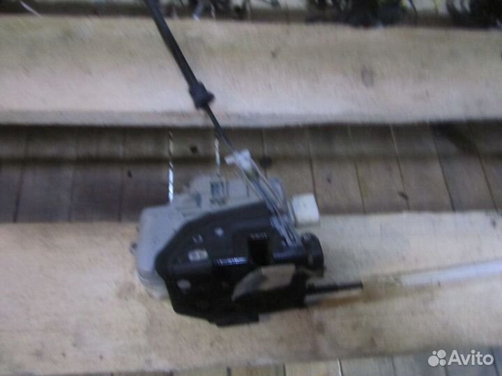 VAG Замок двери передней левой 3C1837015A